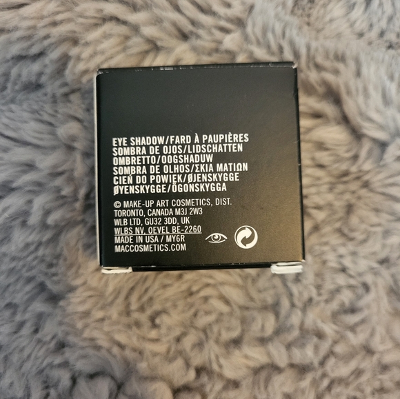 MAC Eyeshadow Power to the purple matte - Picture 4 of 7